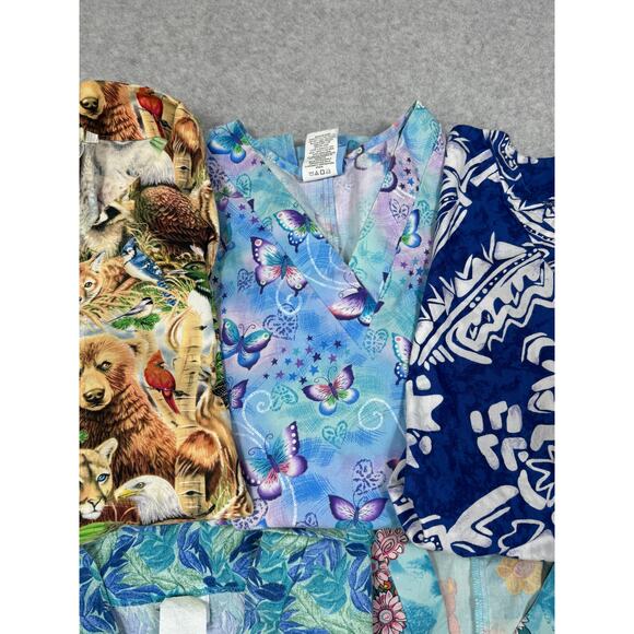 Lot Of 5 Womens Size M Printed Scrub Tops - Picture 5 of 6